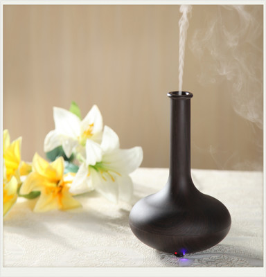 經(jīng)典花瓶香熏機 超聲波、木紋與負(fù)離子加濕器的企業(yè)禮品定制新選擇